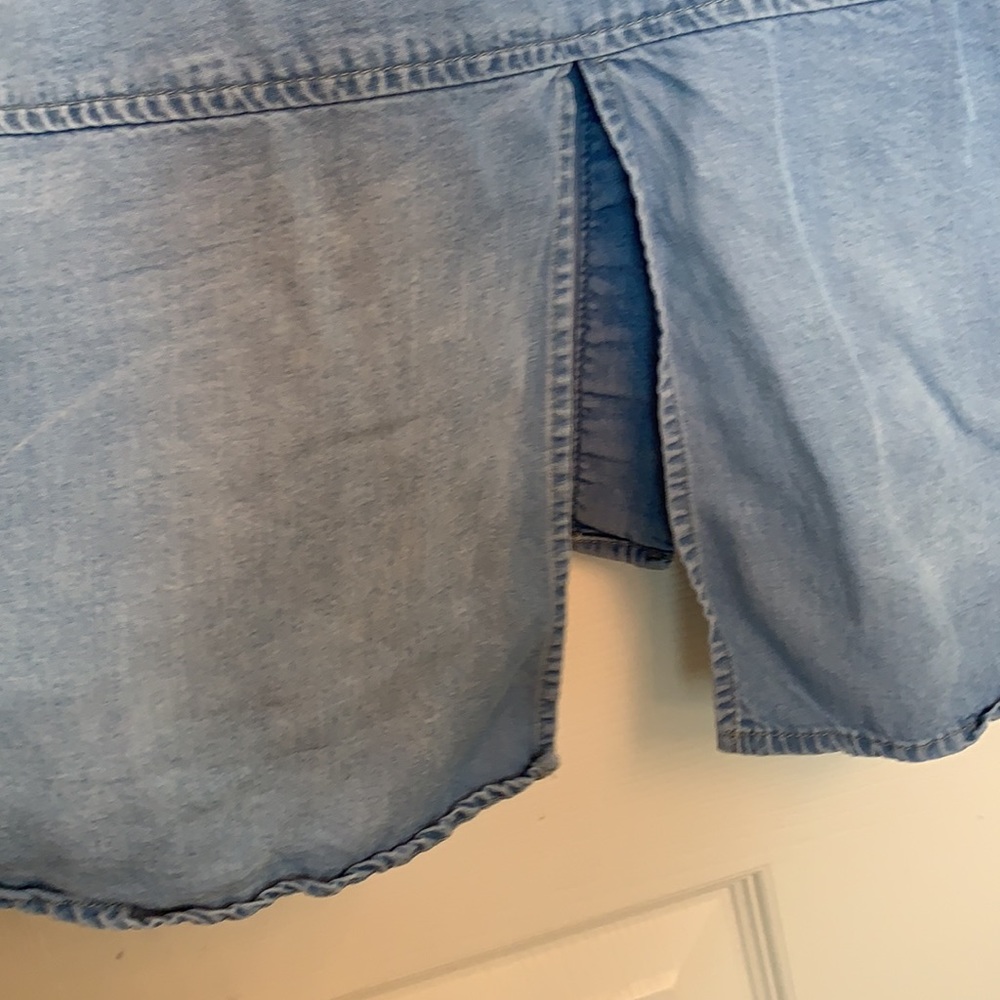 DEMOCRACY | Women’s Chambray Lyocell Top - Picture 11 of 15